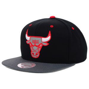 Chicago Bulls Mitchell and Ness NBA XL Reflective 2 Tone Snapback Hat