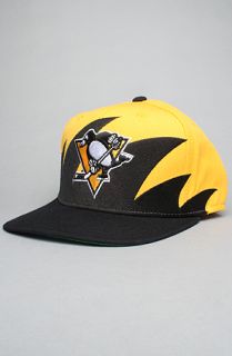 Mitchell & Ness The Pittsburgh Penguins Sharktooth Snapback Hat in Black Yellow