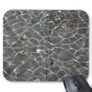 Light patterns on water mouse pad