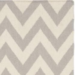 Safavieh Hand woven Moroccan Dhurrie Chevron Grey/ Ivory Wool Rug (3' x 5') Safavieh 3x5   4x6 Rugs