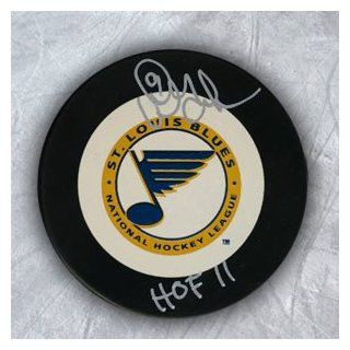 Doug Gilmour Signed Blues Hockey Puck   HOF 11 Sports Collectibles