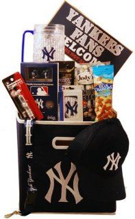 New York Yankees Deluxe Gift Baskets  Trading Cards  Sports & Outdoors