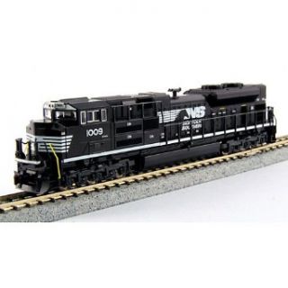 Kato USA Model Train Products EMD SD70ACe Norfolk Southern Thoroughbred Scheme Locomotive #1009 Toys & Games
