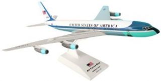 Daron Skymarks Air Force One VC 137 (707) Reg#27000 Airplane Model Building Kit, 1/150 Scale Toys & Games