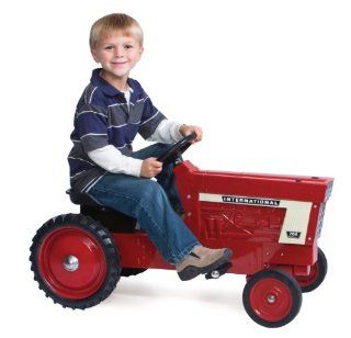 Ertl Farmall 766 Diecast Pedal Tractor Toys & Games
