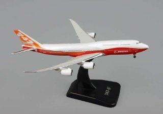 Hogan 500 Scale DIE CAST HG8874 Boeing 747 8 1 500 Rollout Livery with Stand Inflight Toys & Games