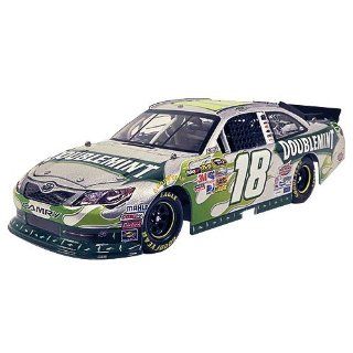 #18 Kyle Busch 2012 Doublemint 1/64 Nascar Diecast Pit Stop Car Toyota Camry Action Gold Series Lnc  Sports Fan Toy Vehicles  Sports & Outdoors