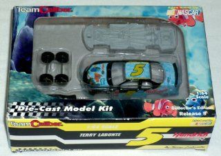 NASCAR   Terry Labonte DIE CAST MODEL KIT (164 Scale) #5 (Finding Nemo, Kellogg's) Car   2003  Other Products  