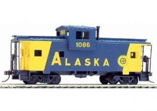 Walthers Trainline HO Scale Wide Vision Caboose Alaska Railroad   Blue and Yellow Toys & Games