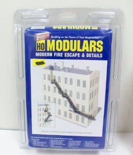 Walthers 933 3736 HO Modern Fire Escape Bldg Kit Toys & Games