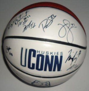 2011 12 UCONN HUSKIES team signed basketball W/COA A   Autographed College Basketballs Sports Collectibles