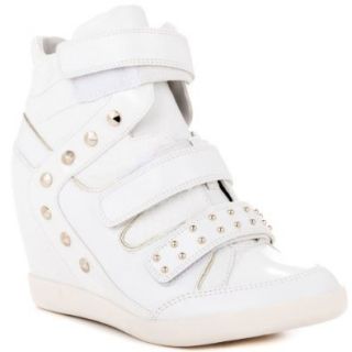 GUESS Womens Hisaben2 White Sneakers 8 M Fashion Sneakers Shoes