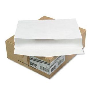 Tyvek Booklet Expansion Mailer, 12 x 16 x 2, White, 18lb, 100/Carton by QUALITY PARK (Catalog Category Paper, Envelopes & Mailers / Envelopes)  Large Format Envelopes 