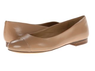 Trotters Chic Womens Slip on Shoes (Beige)