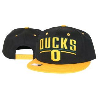 University of Oregon Ducks Flat Bill Snap Back Hats   Black/Gold  Sports Fan Baseball Caps  Sports & Outdoors