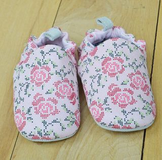 rose baby shoes by poco nido