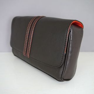 chocolate brown leather travel bag by deservedly so