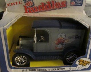 Dallas Cowboys Diecast 1983 Ertl NFL Huddles Coin Bank   1913 Ford Model T Delivery Truck Collectible  Sports Fan Toy Vehicles  Sports & Outdoors
