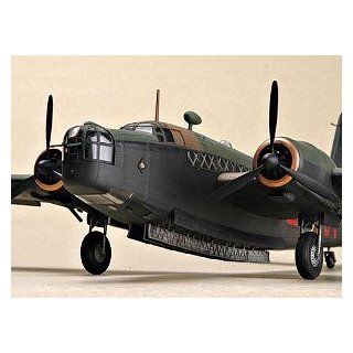 Trumpeter 1/48 Vickers Wellington Mk IC WWII British Bomber Model Kit Toys & Games