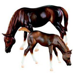 Breyer Horse Grazing Mare and Foal Gift Set —