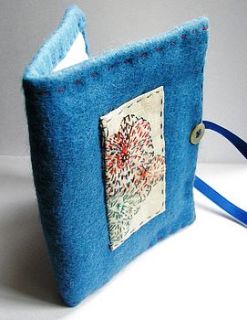 needle case by running hare art & design