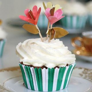 fancy flowers cupcake kit by little cupcake boxes