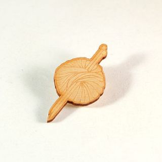 knitting needles and yarn wooden brooch by vivid please