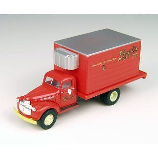 HO 1941 1946 Chevrolet Box Truck, Stroh's Beer Toys & Games