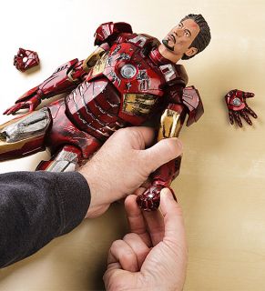 Battle Damaged Iron Man 1/4 Deluxe Figure