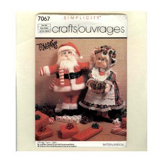 Simplicity 7067 sewing pattern makes 20" Santa Doll & 21" Mrs. Claus & Clothes Simplicity Books