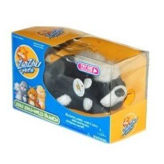 Toy / Game Zhu Zhu's Pets Hamster Toy Stinker the Skunk (4 x 2 x 2 inches ; 4 ounces)   AAA Batteries Included Toys & Games