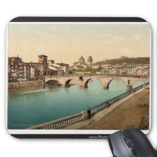 Stone bridge and San Giorgia, Verona, Italy classi Mouse Pad