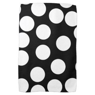 Big Dots in Black and White. Towel