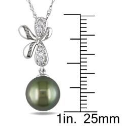 Miadora 10k Gold Tahitian Pearl and 1/10ct TDW Diamond Necklace (G H, I2 I3) Miadora Pearl Necklaces
