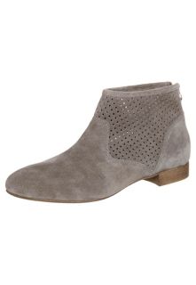 Pier One Boots   peltro