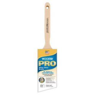 Wooster Pro 2 1/2 in. White China Bristle Angle Sash Brush 0H21320024
